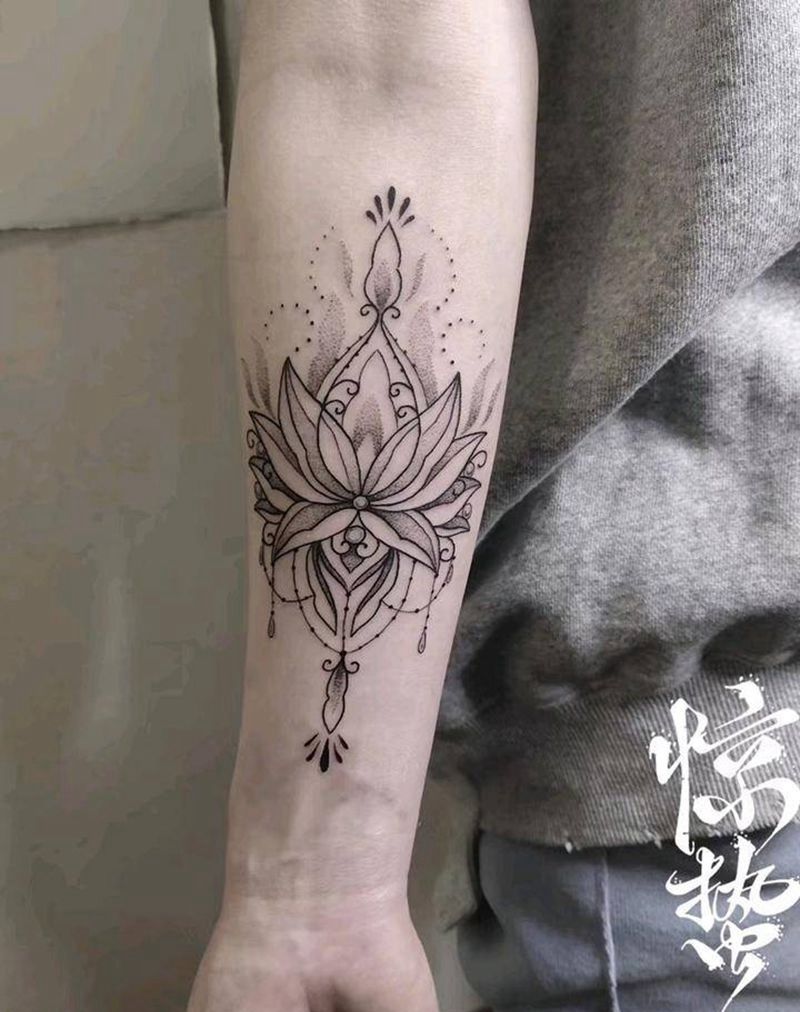 小臂点刺梵花纹身图片_手臂点刺纹身图案