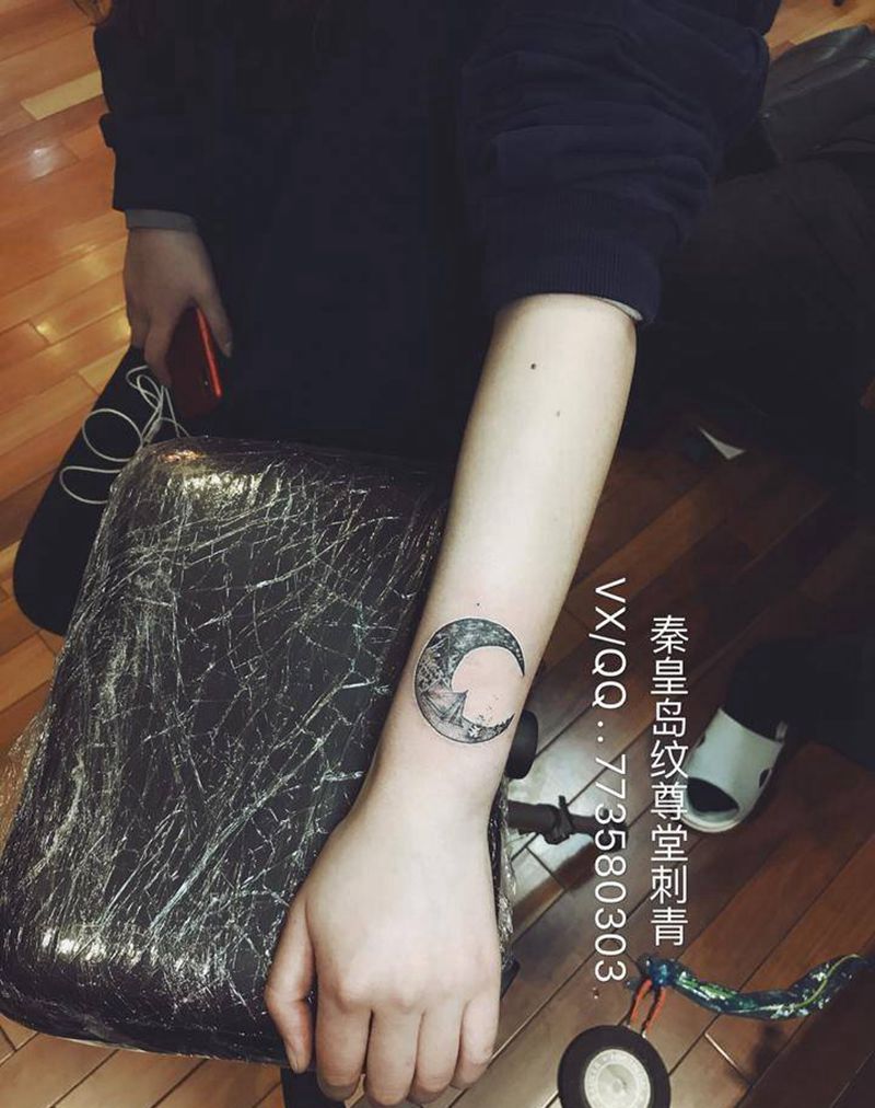 月亮纹身图片