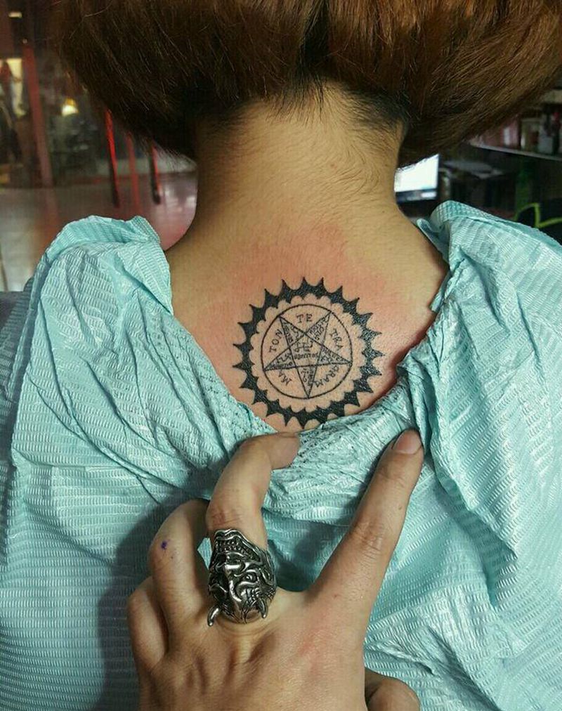 五芒星纹身图片