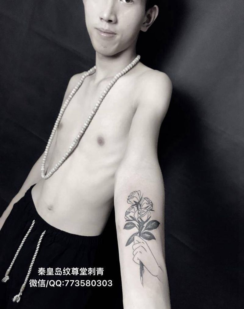 线条玫瑰纹身图片