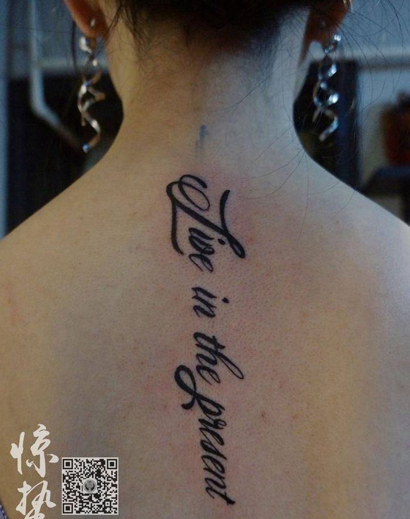 后背花字体纹身图片_成品背部清新字符惊蛰刺青纹身图案