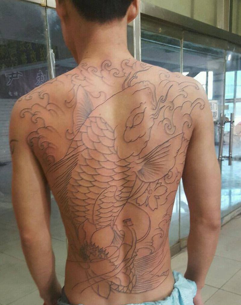 线条鱼纹身图片