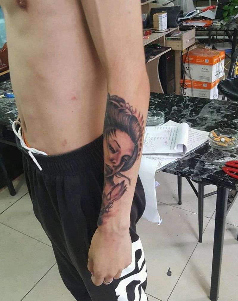 小臂艺妓纹身图片