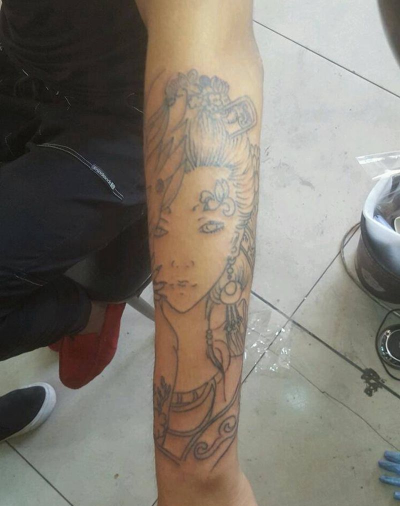 包小臂线条纹身图片