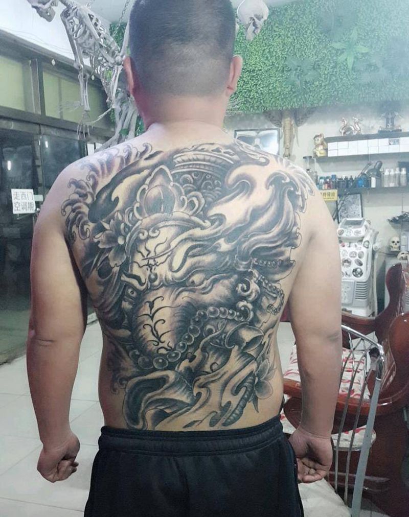 满背纹身图片