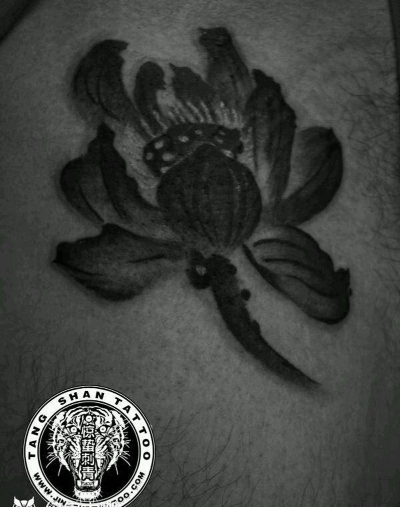 水墨莲花纹身图片_腿部传统国画植物唐山惊蛰成品纹身图案
