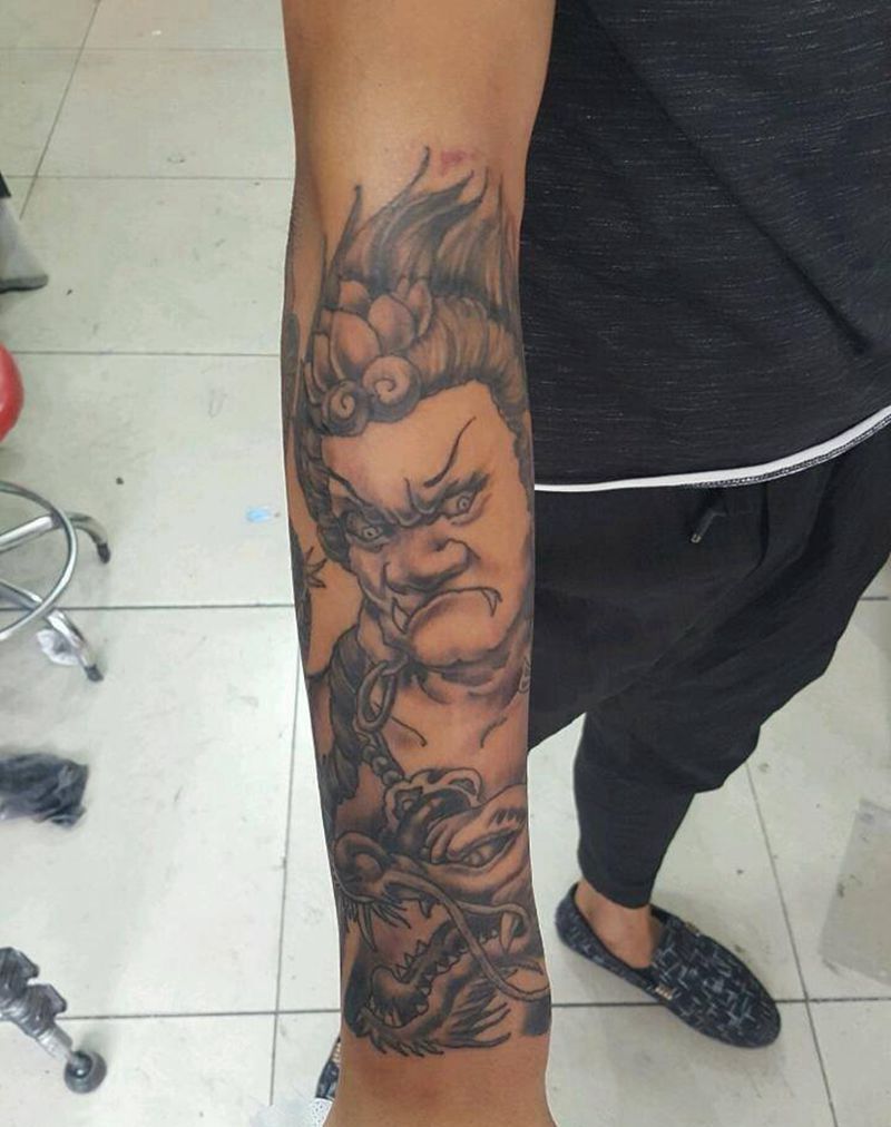 不动明王包小臂纹身图片