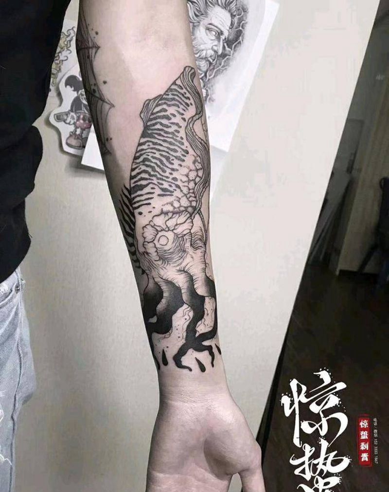 暗黑鱿鱼纹身图片_手臂纹身图案