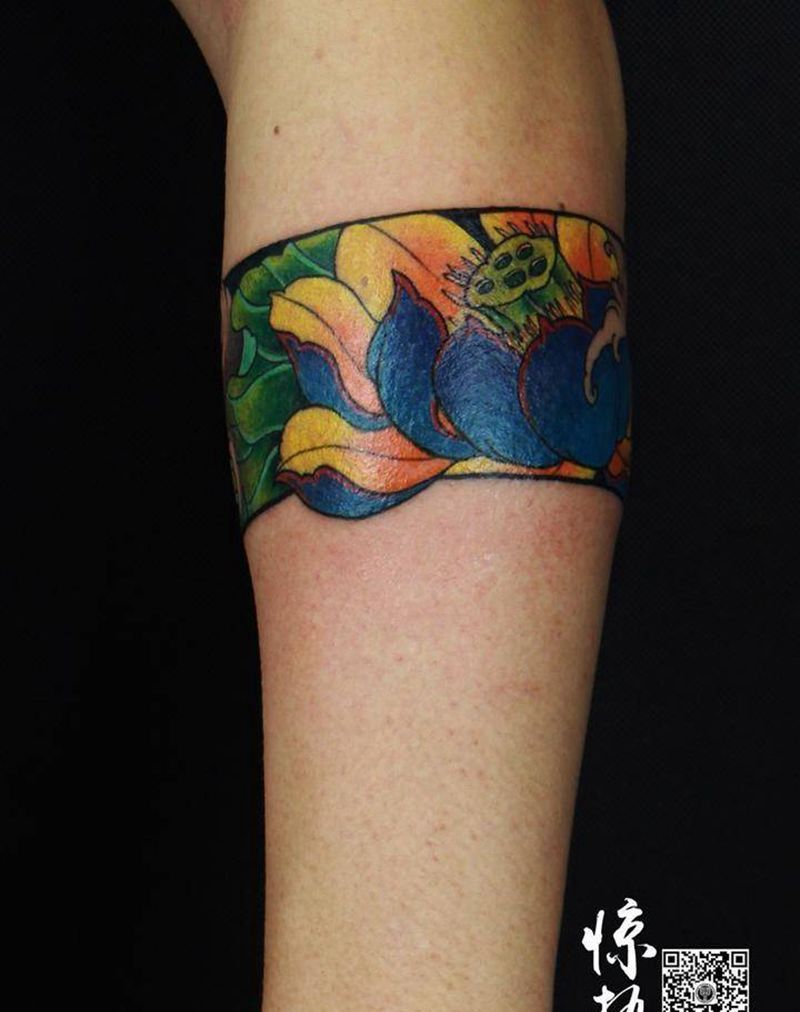 荷花水浪臂环——付浩纹身图片_成品手臂清新传统植物原创惊蛰刺青纹身图案