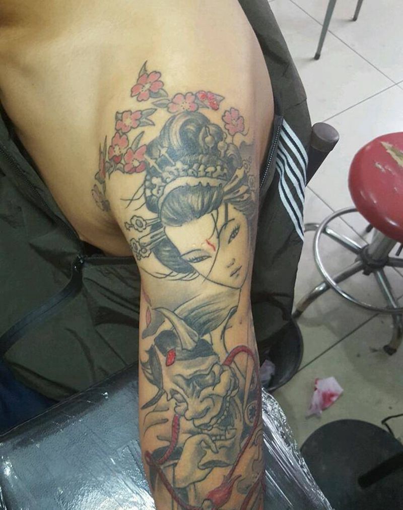 大臂艺妓纹身图片