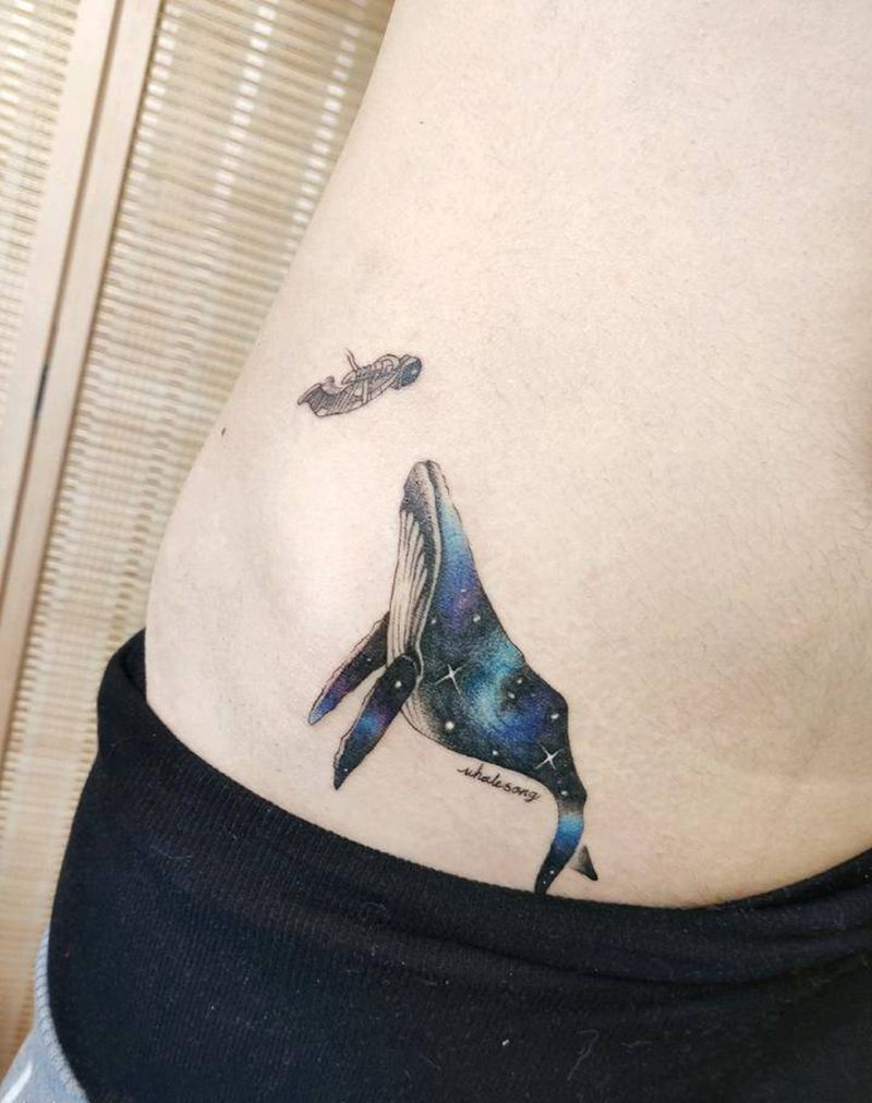 鲸纹身图片_腹部纹身图案