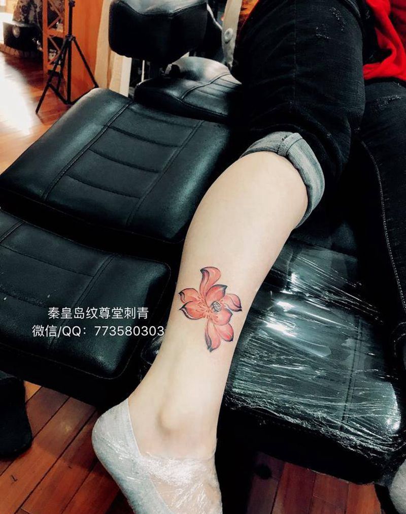 水墨风格荷花纹身图片