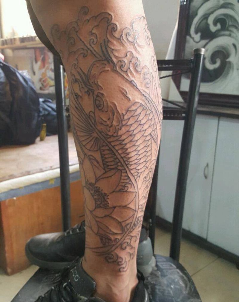 小腿外侧线条纹身图片