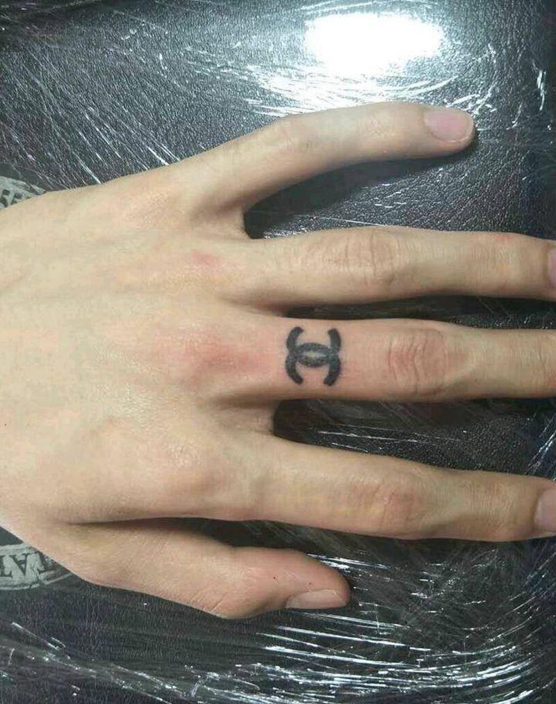 香奈儿 英文字母小清新纹身图片