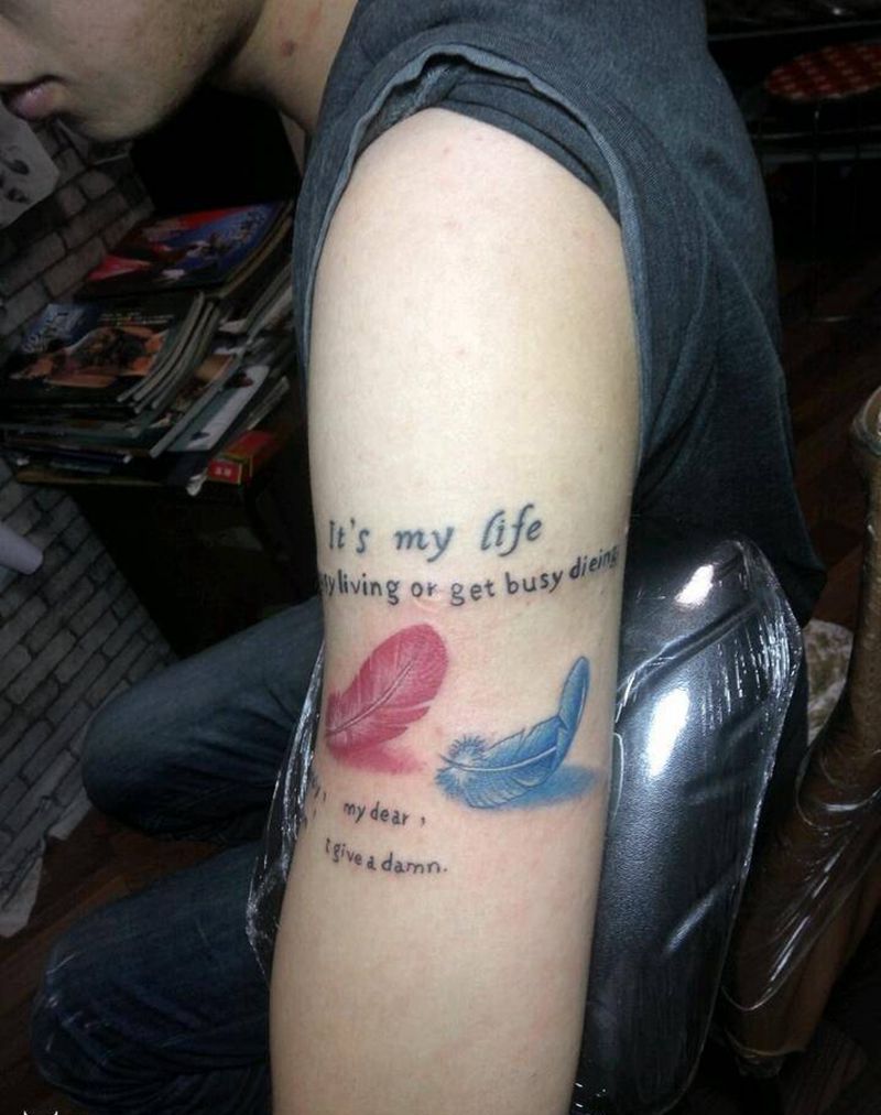 彩色羽毛纹身图片