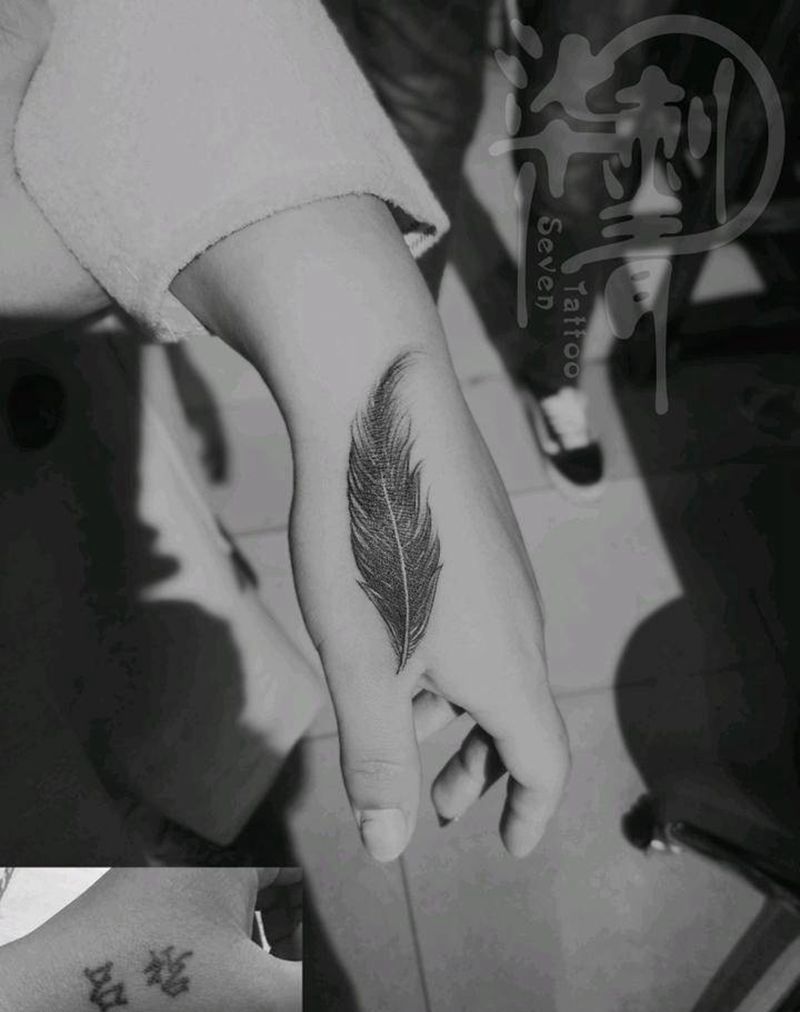 羽毛遮盖纹身图片