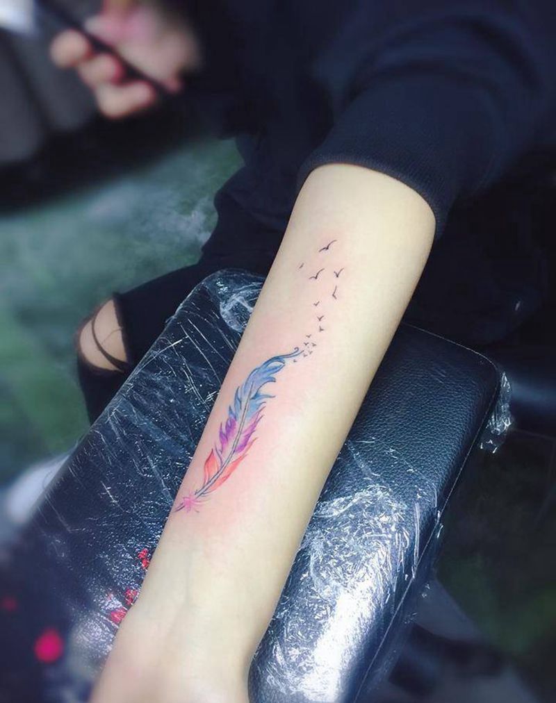 彩色羽毛纹身图片