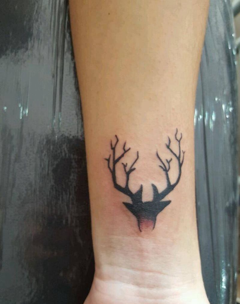 鹿与图腾纹身图片