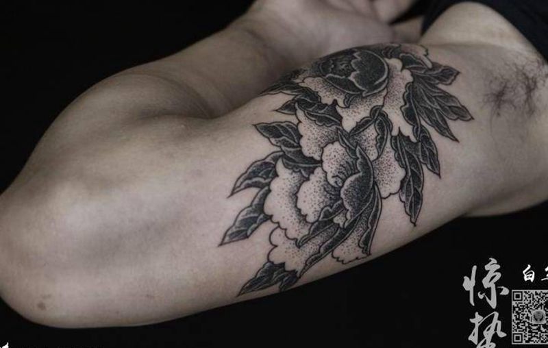 点刺牡丹纹身图片_成品手臂点刺植物传统清新纹身图案