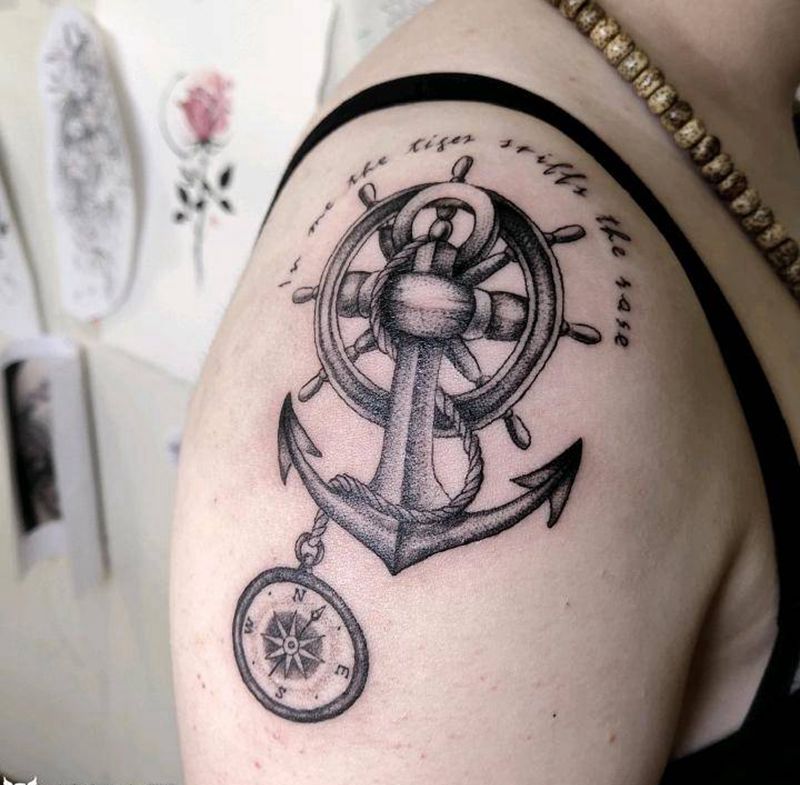 船锚与指南针纹身图片_肩部手臂纹身图案