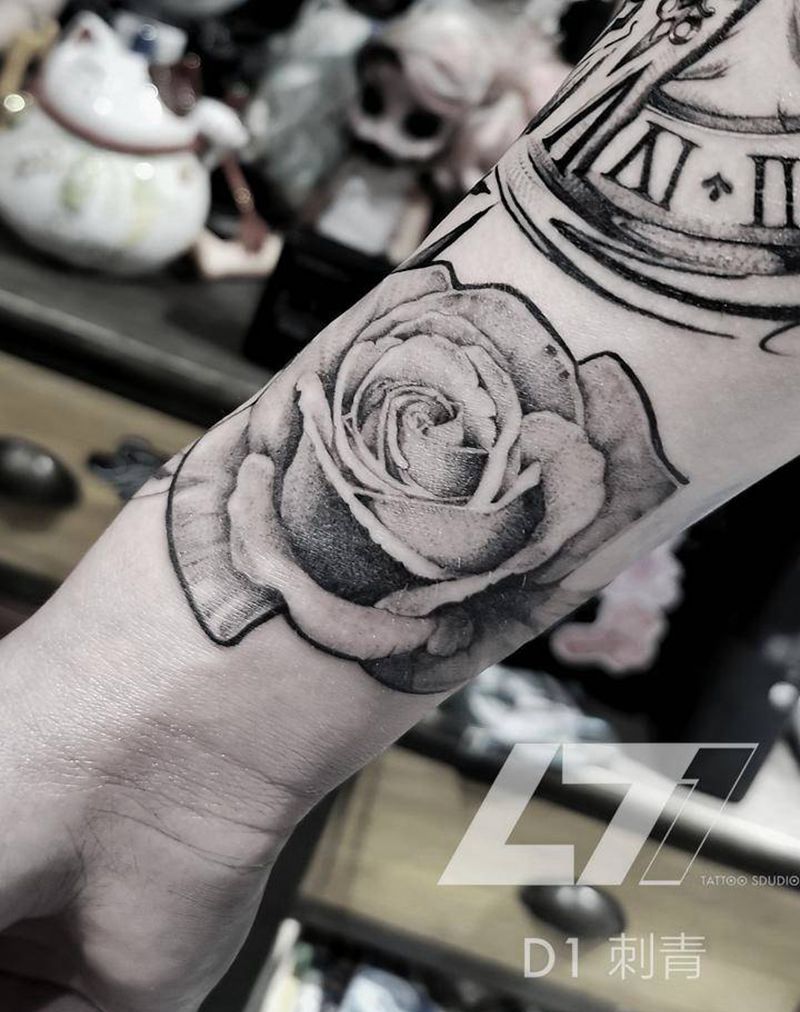 点刺玫瑰纹身图片_New School点刺玫瑰纹身图案