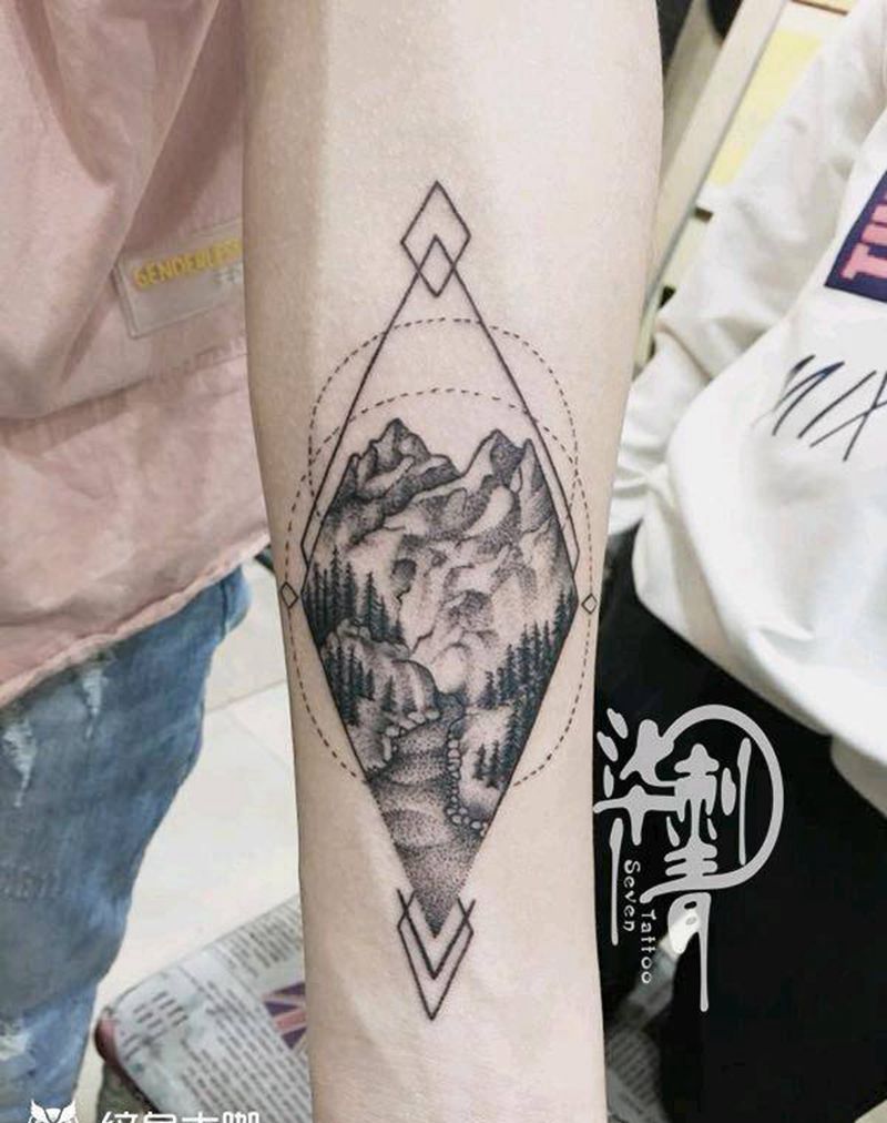 点刺纹身图片_手臂点刺几何纹身图案