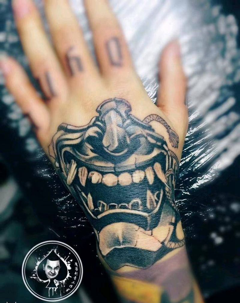 手背纹身图片_手部欧美写实纹身图案