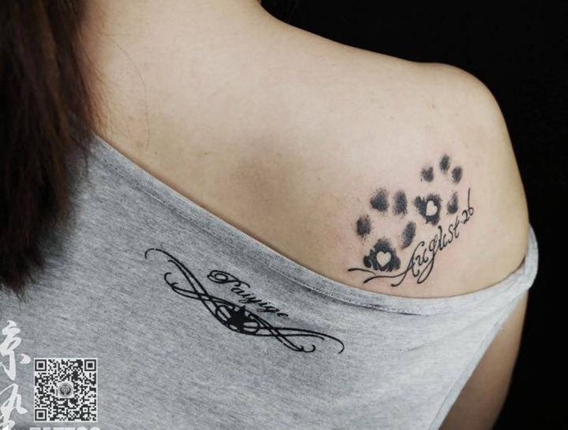 1:1宠物爪印纹身图片_肩部成品清新动物纹身图案