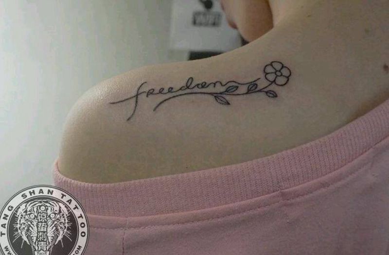 自由花纹身图片_肩部清新字符植物唐山惊蛰女性纹身成品纹身图案