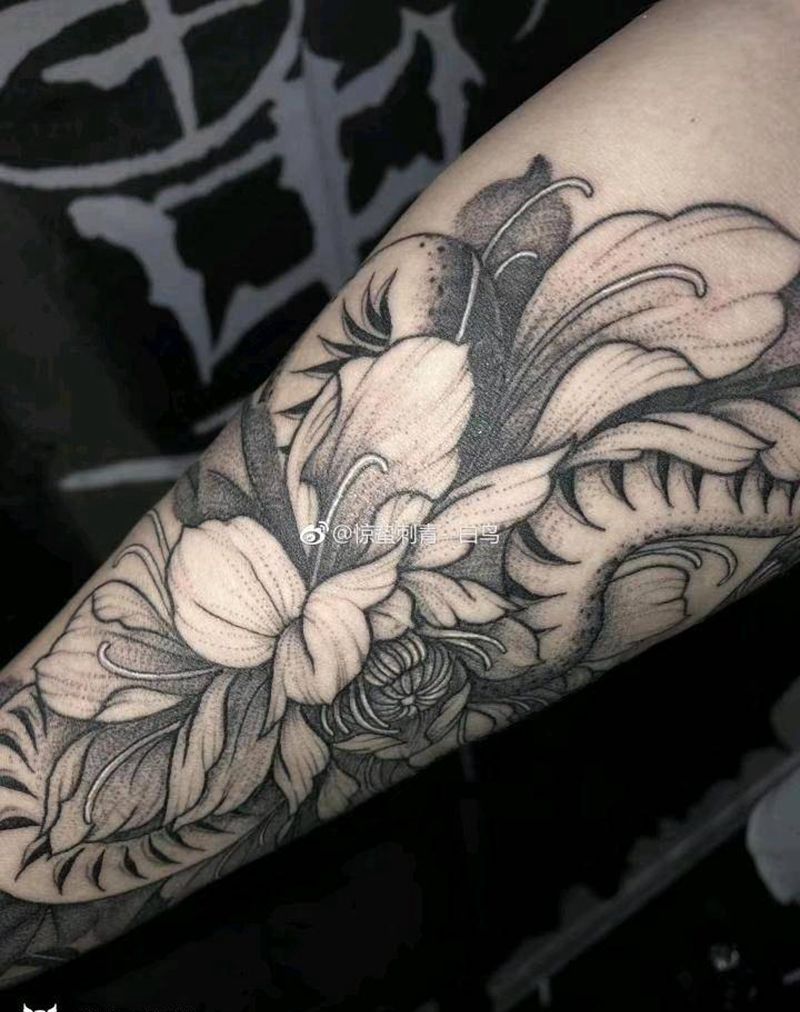 展会作品纹身图片_手臂新传统点刺纹身图案