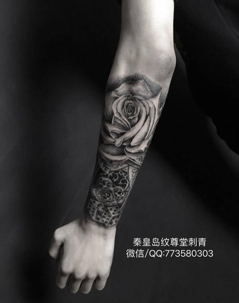 赌场玫瑰传情纹身图片