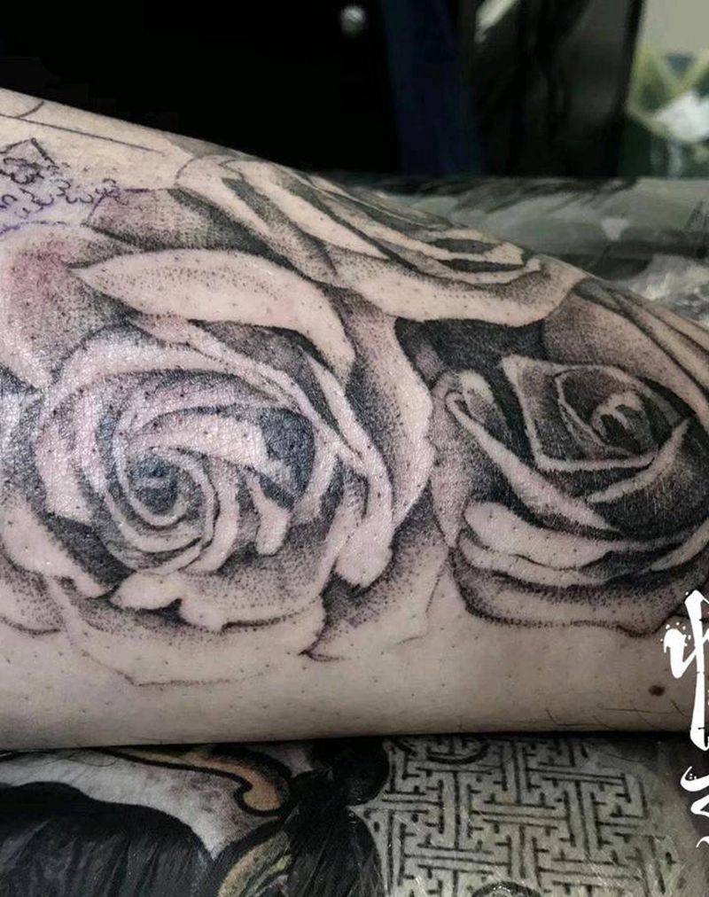 父母肖像包小腿纹身图片_腿部欧美写实纹身图案