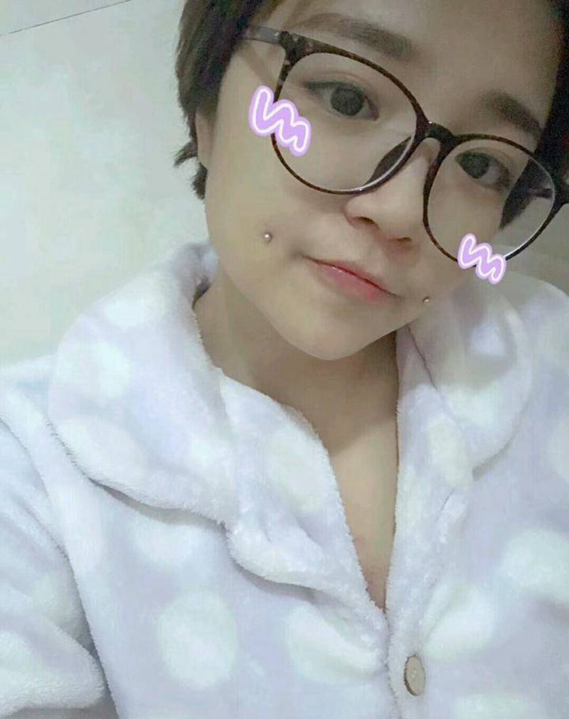 酒窝钉两个纹身图片