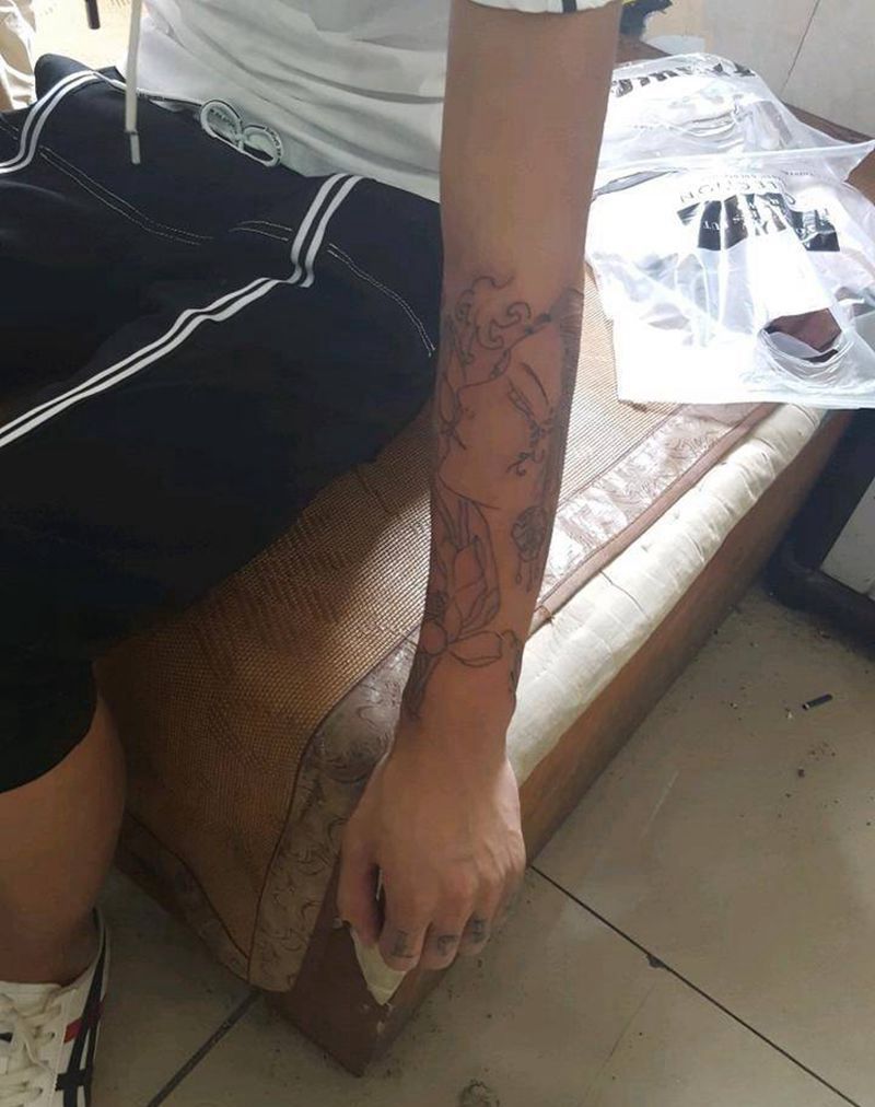 包小臂线条纹身图片