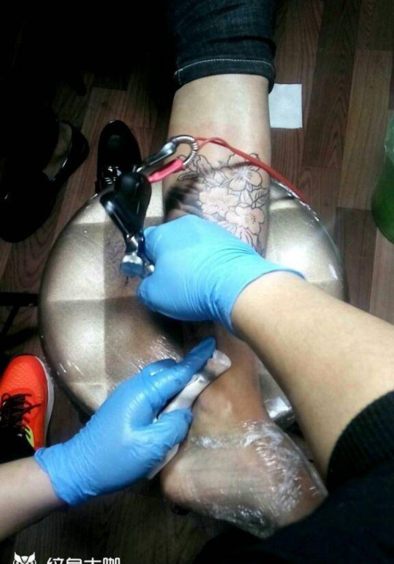 花小腿纹身图片