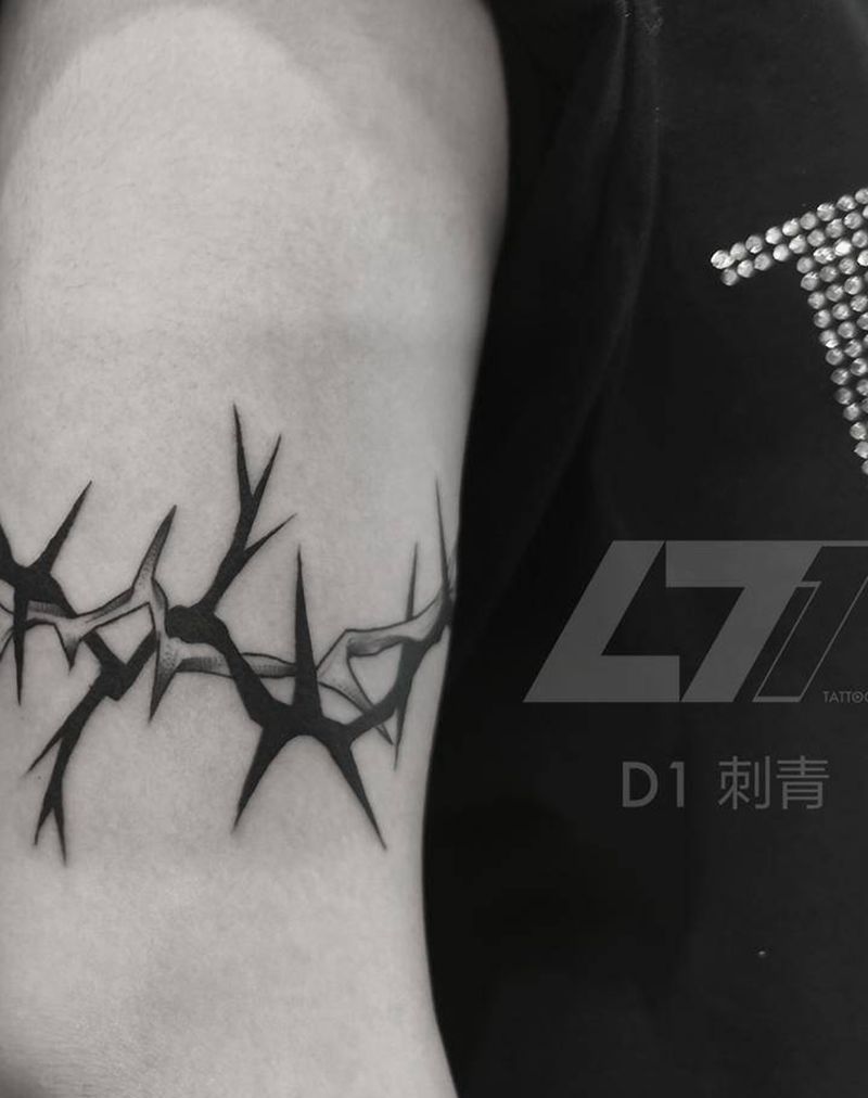荆棘臂环纹身图片_手部臂环荆棘纹身图案