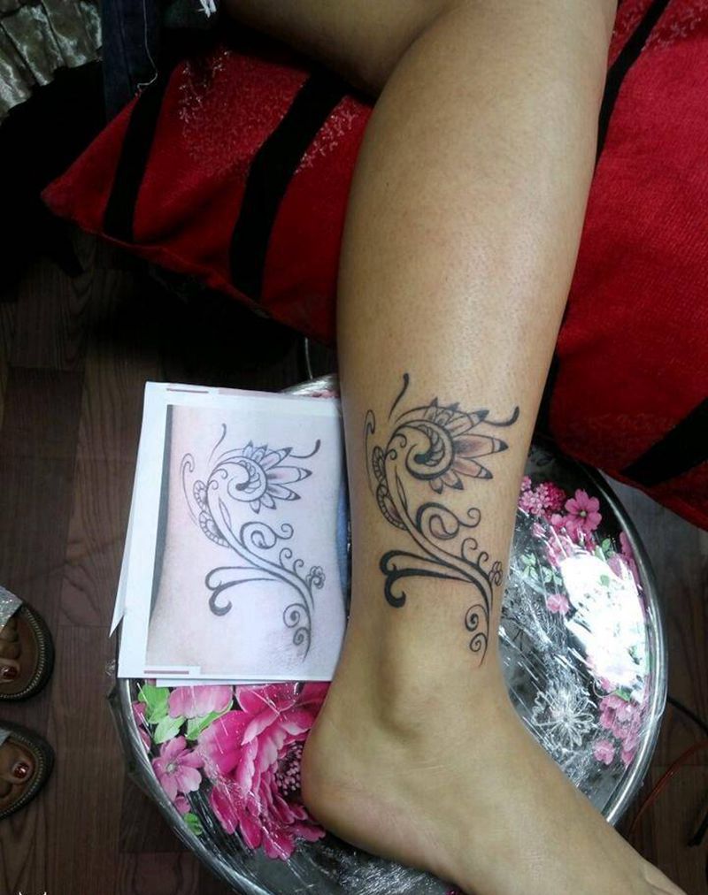 美女脚怀小清新纹身图片