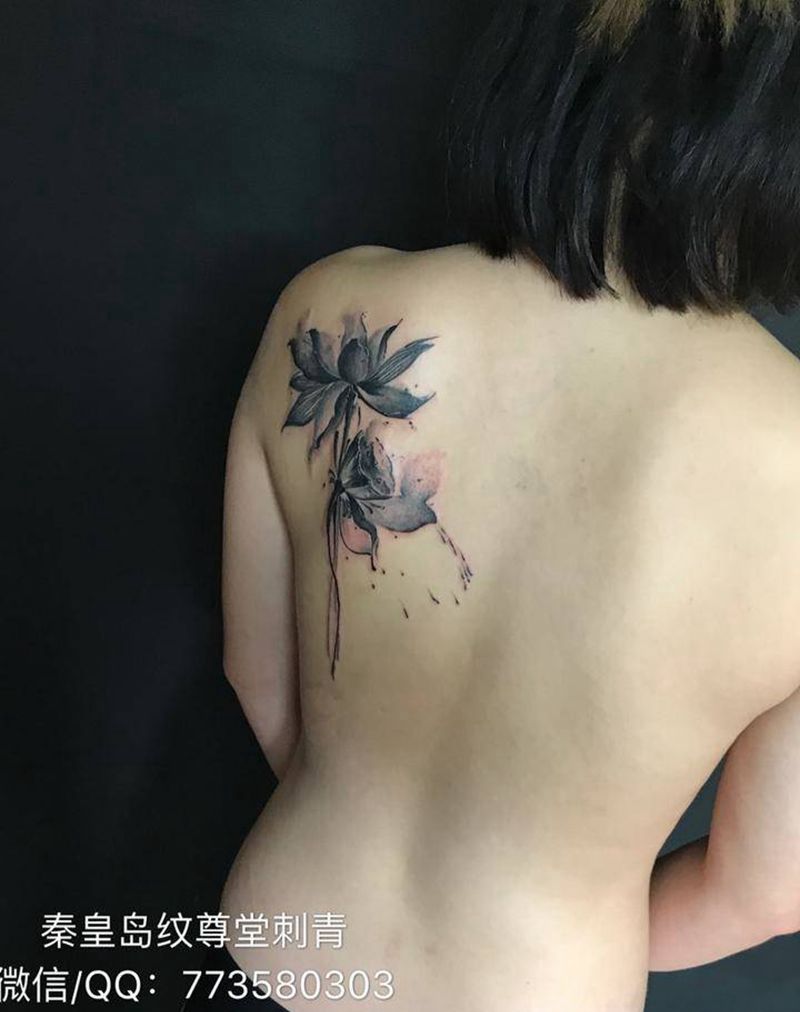 水墨荷花纹身图片