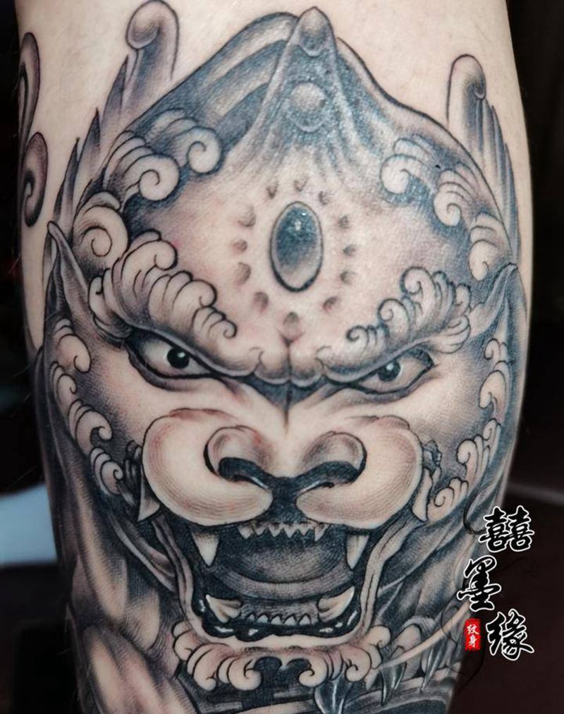 貔貅纹身图片_腿部新传统纹身图案