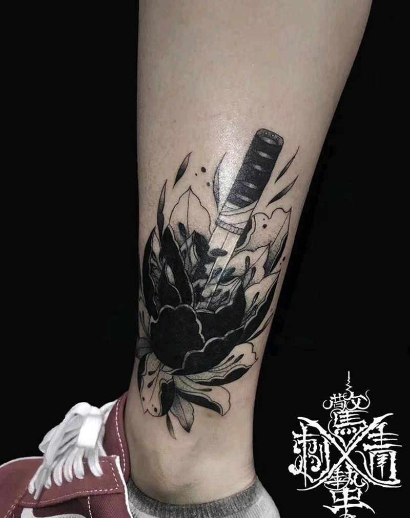 覆盖作品纹身图片_腿部Old School纹身图案