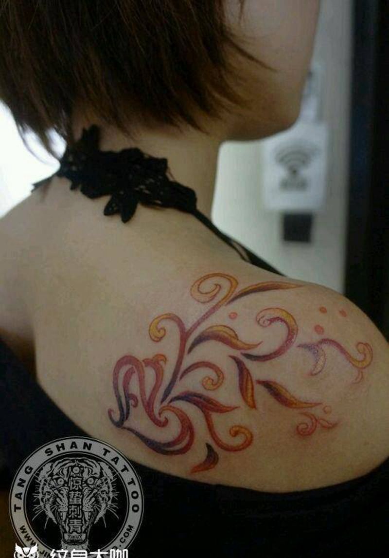 心蔓藤纹身图片_肩部清新原创唐山惊蛰女性纹身成品纹身图案