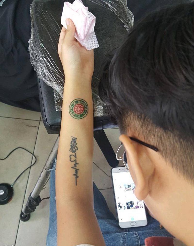 一饼花纹纹身图片