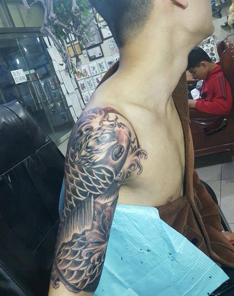 包大臂黑灰纹身图片