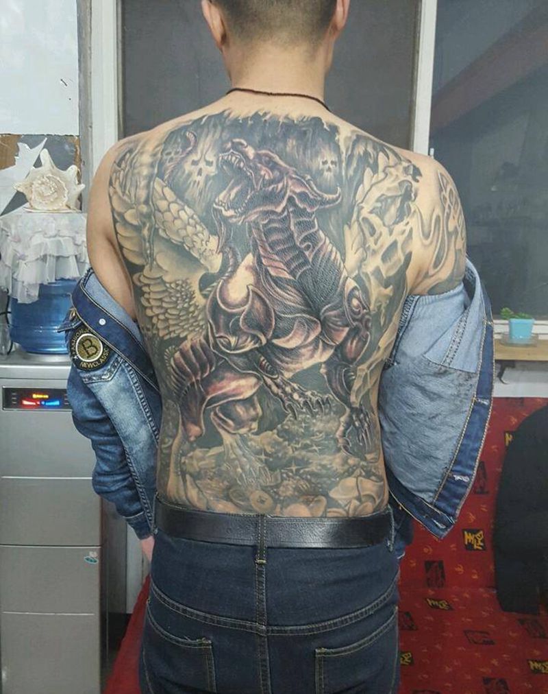 满背纹身图片