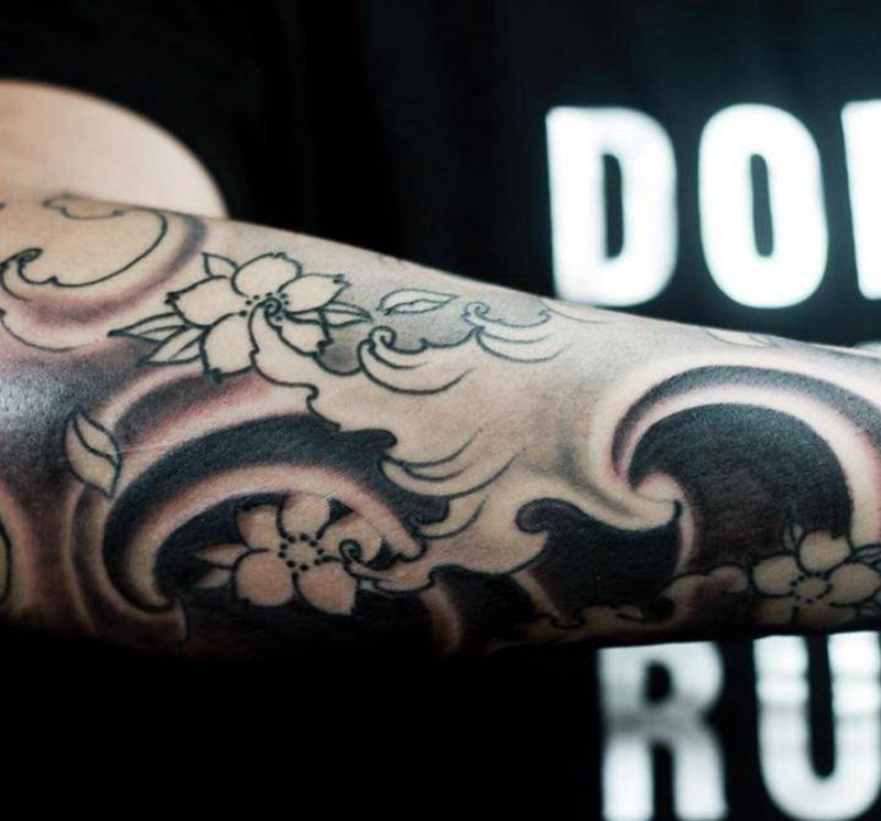 水浪包小臂纹身图片_成品手臂传统原创惊蛰刺青纹身图案