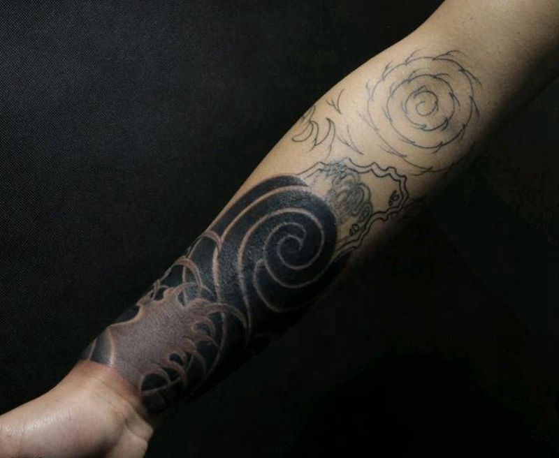 文身遮盖纹身图片_手臂老传统纹身图案