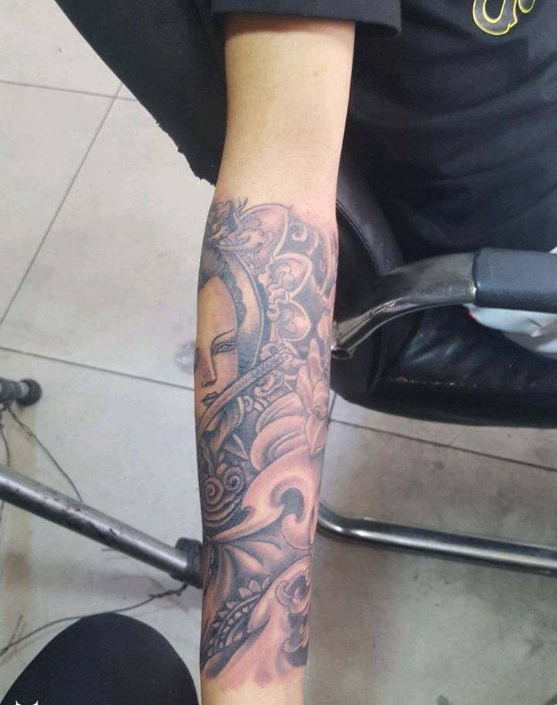 包小臂纹身图片