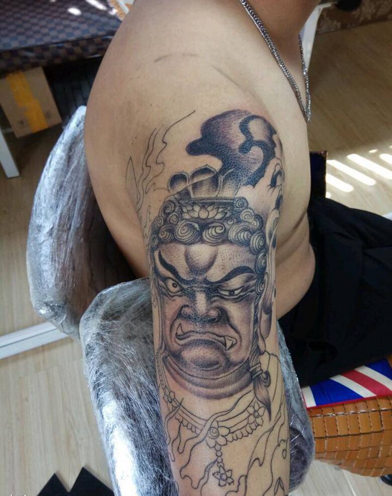花臂纹身图片_肩部手臂传统人物宗教成品纹身图案