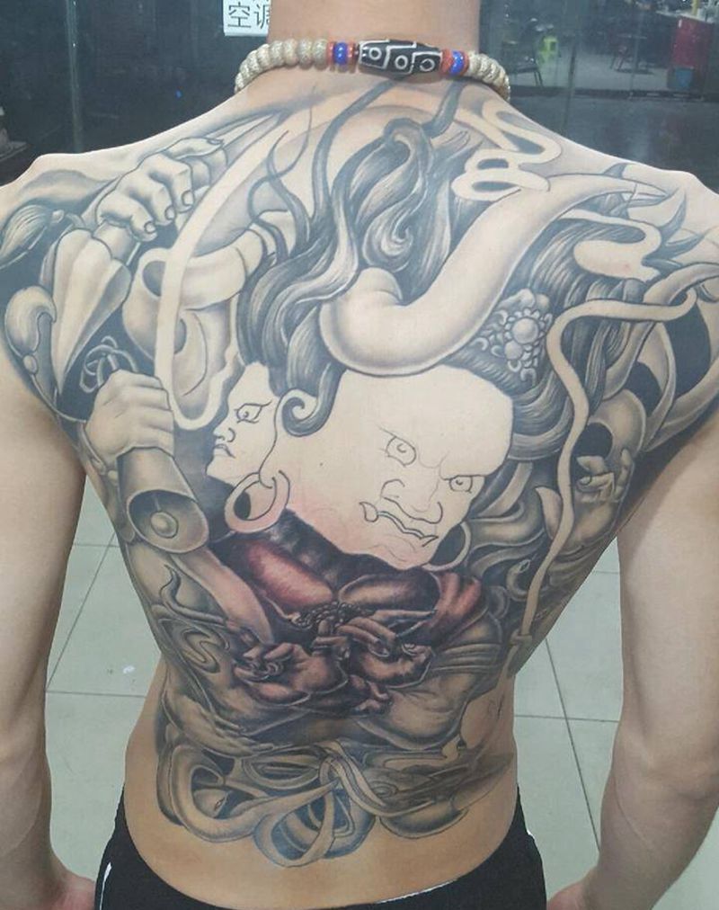 满背纹身图片