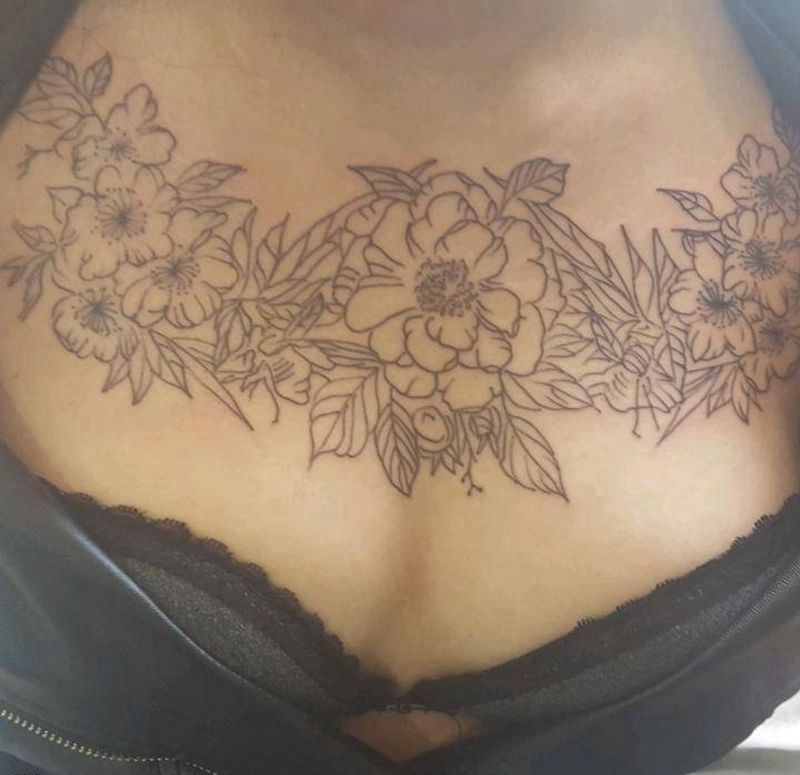 美女花胸纹身图片